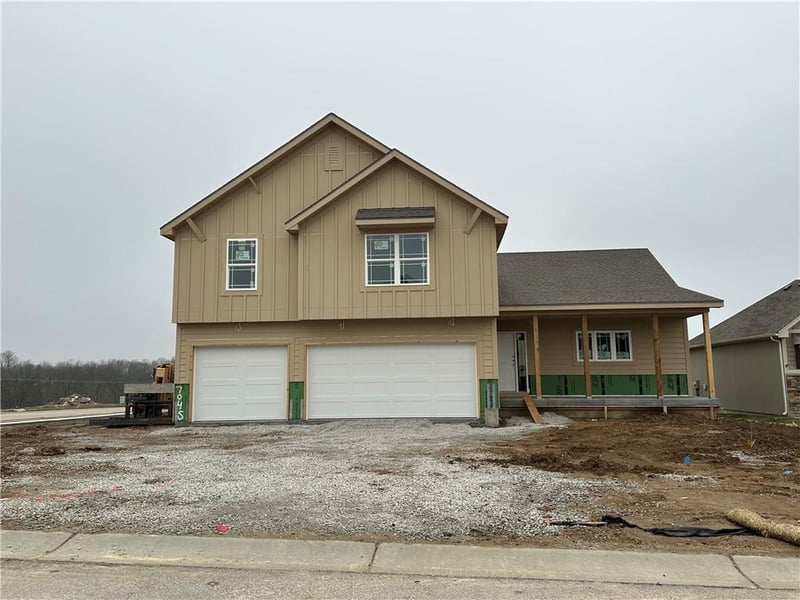 7045 Yulich Ct, Parkville, MO 64152
