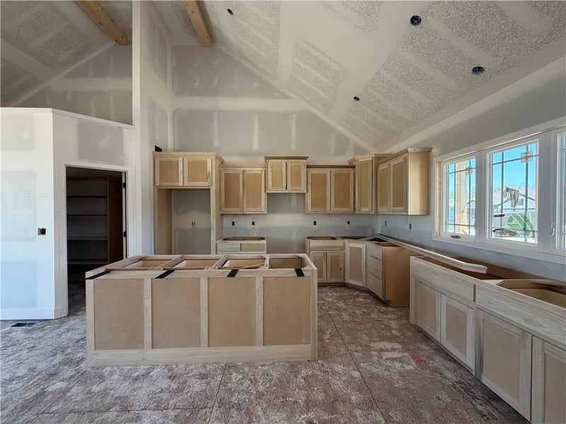 7045 Yulich Ct, Parkville, MO 64152