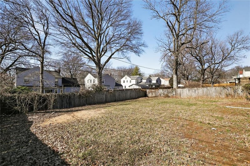 8016 Holmes Rd, Kansas City, MO 64131