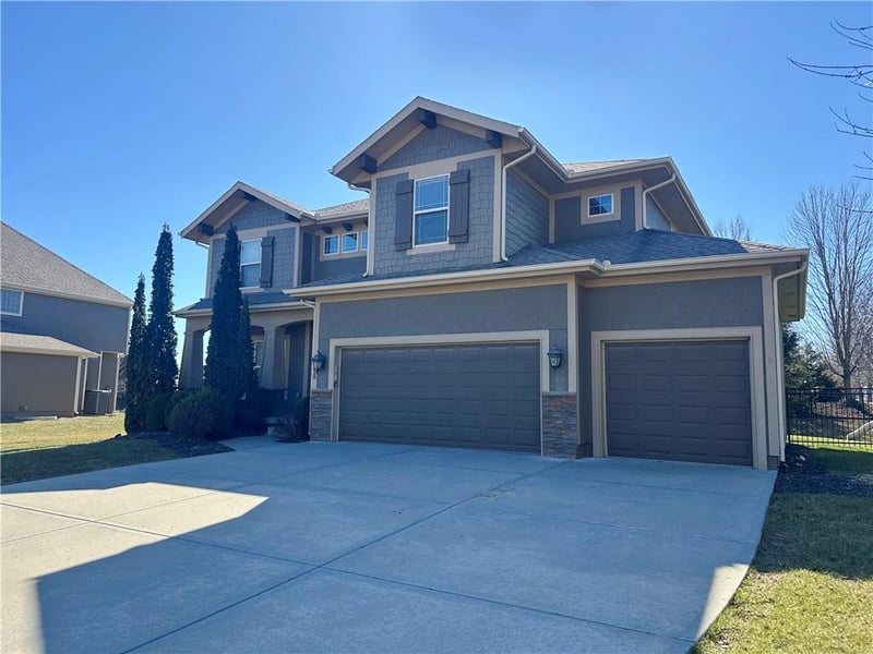 15828 Hayes St, Overland Park, KS 66221