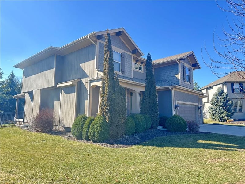 15828 Hayes St, Overland Park, KS 66221