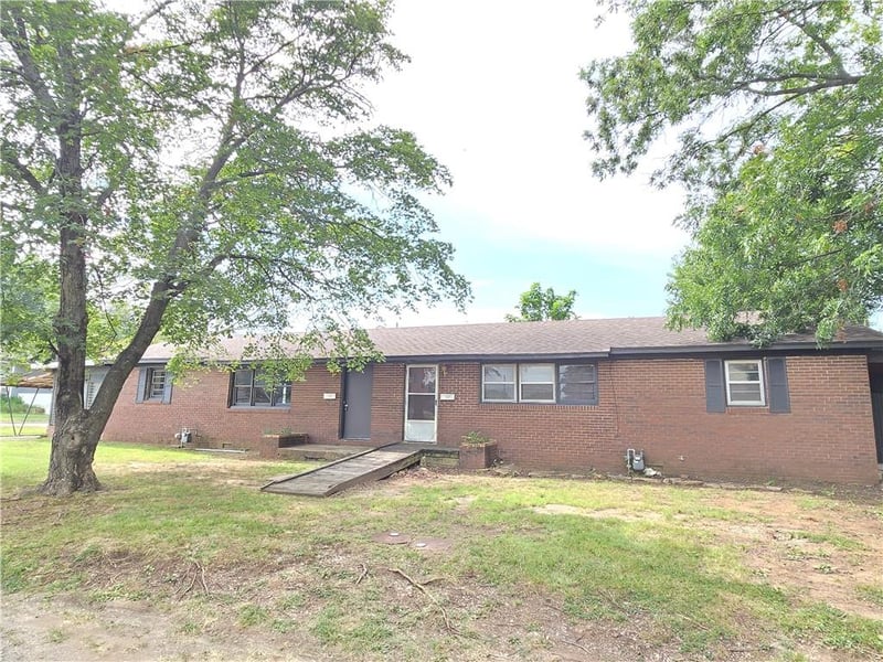 401 1st St, Cherryvale, KS 67335
