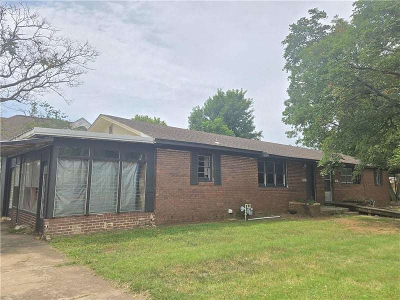 401 1st St, Cherryvale, KS 67335