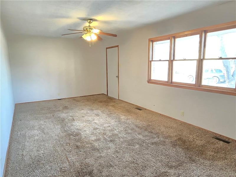 401 1st St, Cherryvale, KS 67335