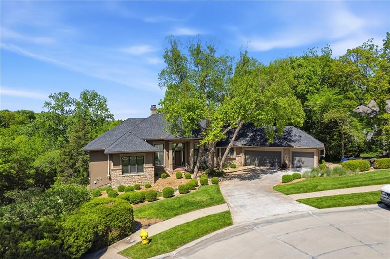10640 S Glenview Ln, Olathe, KS 66061