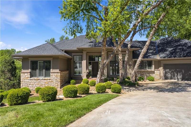 10640 S Glenview Ln, Olathe, KS 66061