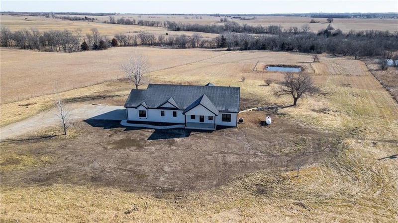 7406 Docking Rd, Auburn, KS 66402
