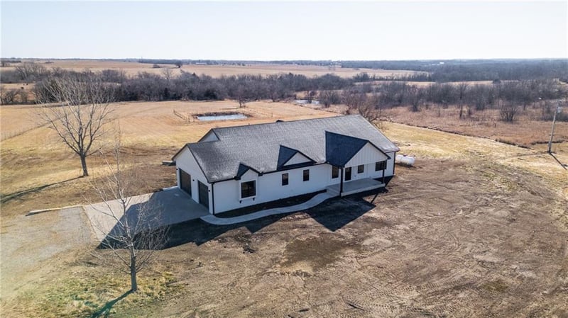 7406 Docking Rd, Auburn, KS 66402