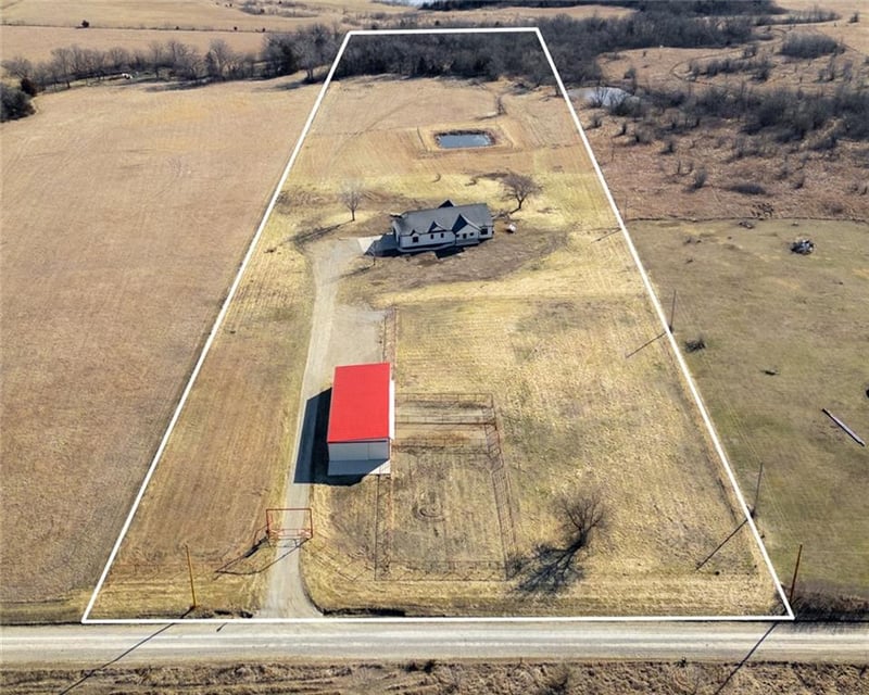 7406 Docking Rd, Auburn, KS 66402