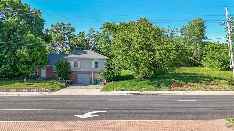 6684 151st St, Overland Park, KS 66223