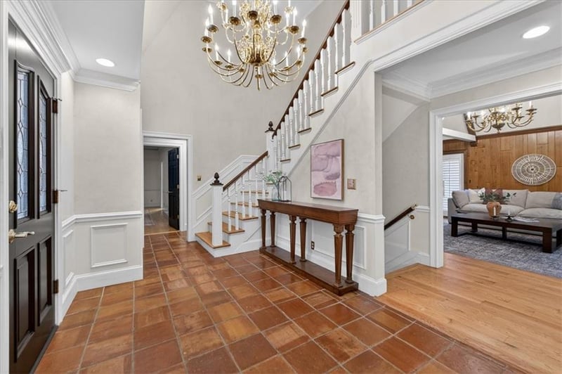 12601 Pawnee Ln, Leawood, KS 66209