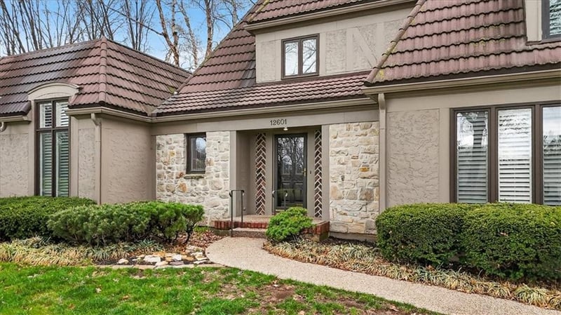 12601 Pawnee Ln, Leawood, KS 66209