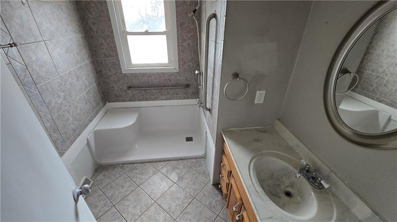 6719 Montana Ave, Kansas City, KS 66111