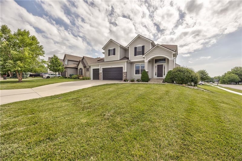 14017 Haskins St, Overland Park, KS 66221