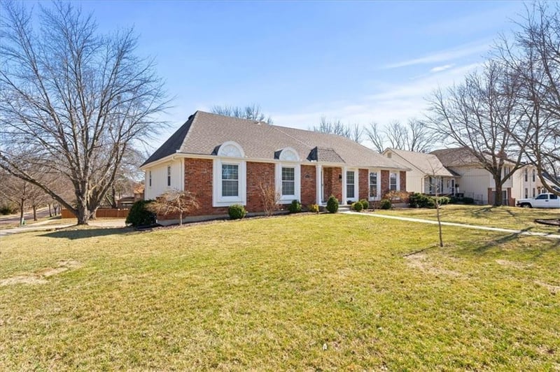 9101 England St, Overland Park, KS 66212