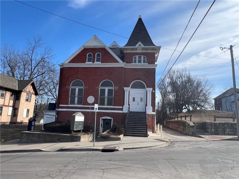 415 N 17th St, St Joseph, MO 64501