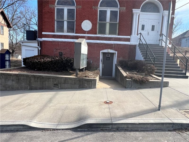415 N 17th St, St Joseph, MO 64501