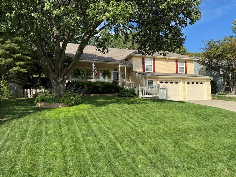 2212 19th Ter, Leavenworth, KS 66048