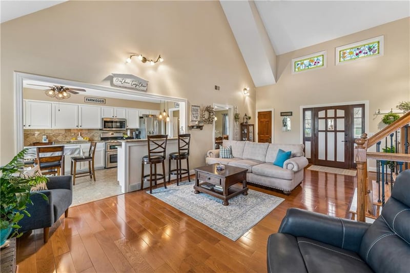 3711 Beechwood Dr, Lee's Summit, MO 64064