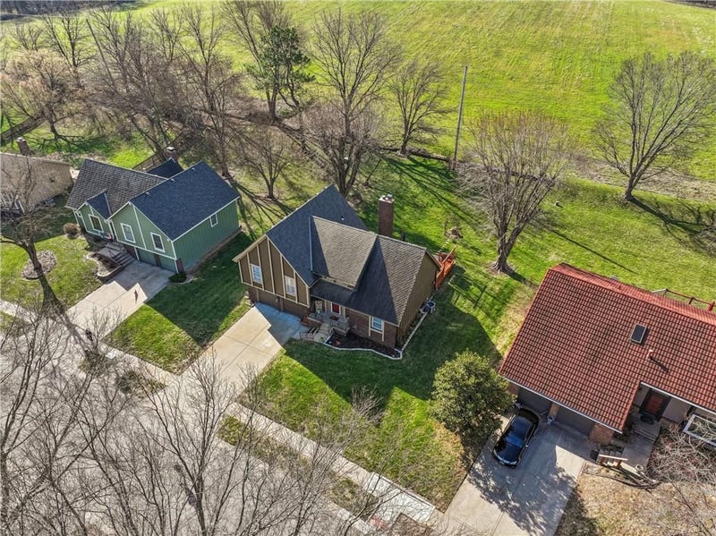 3711 Beechwood Dr, Lee's Summit, MO 64064