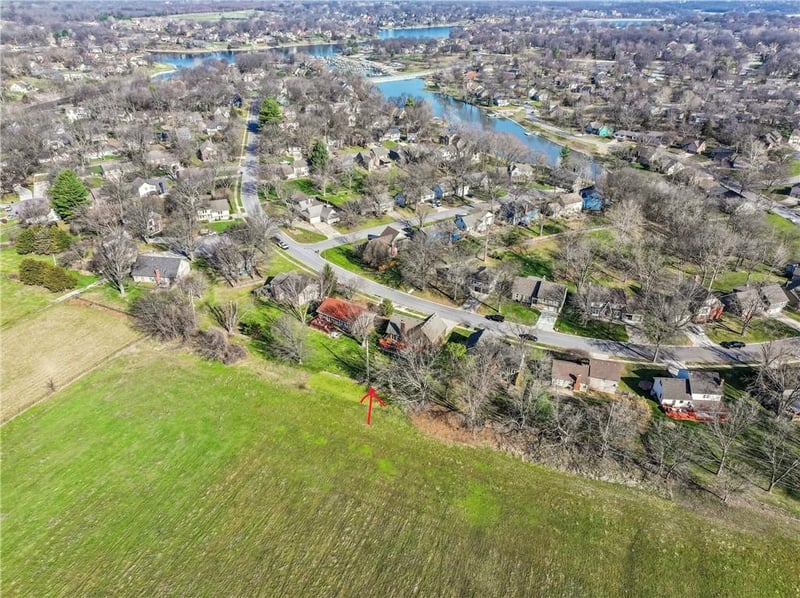 3711 Beechwood Dr, Lee's Summit, MO 64064