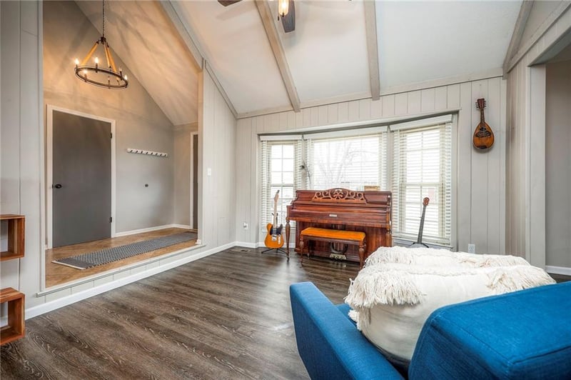 9901 Taylor Dr, Overland Park, KS 66212