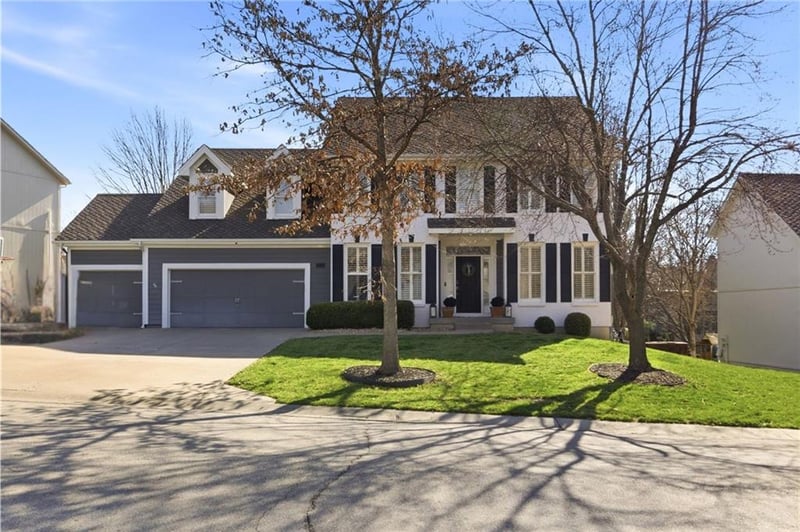 5827 Manor Ln, Parkville, MO 64152