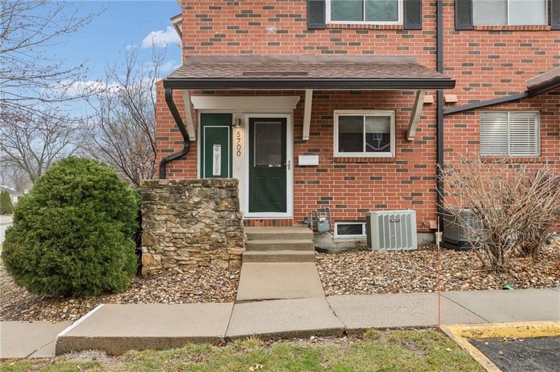 5700 97th St, Overland Park, KS 66207