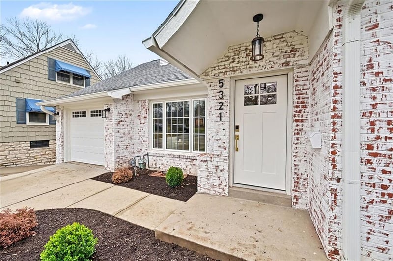 5321 Norwood Rd, Fairway, KS 66205