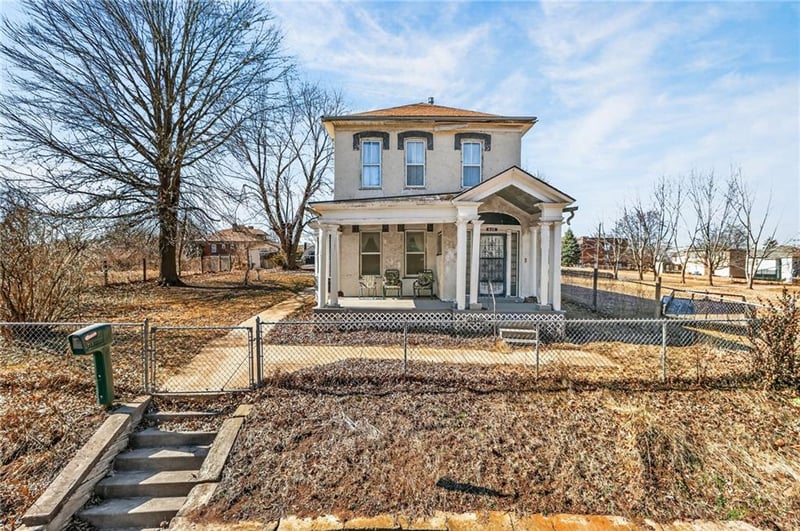 212 17th St, St Joseph, MO 64501