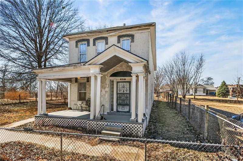 212 17th St, St Joseph, MO 64501