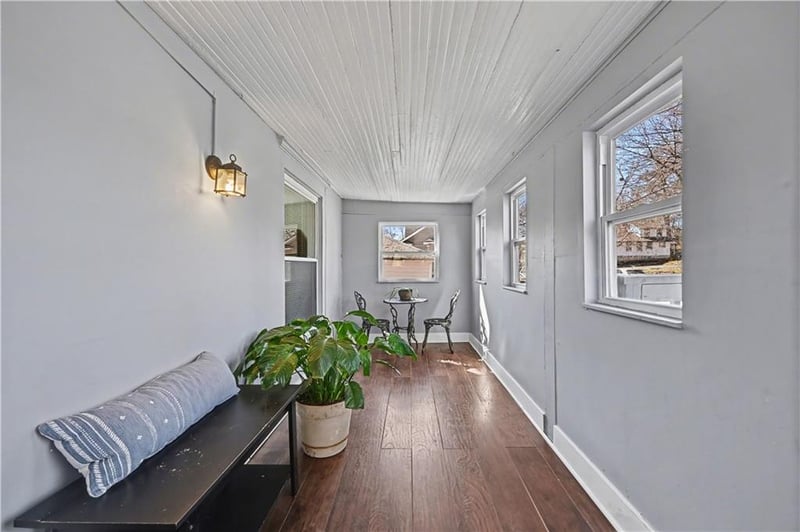 6131 Tracy Ave, Kansas City, MO 64110