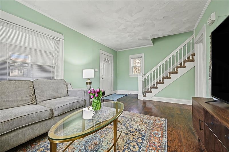 6131 Tracy Ave, Kansas City, MO 64110