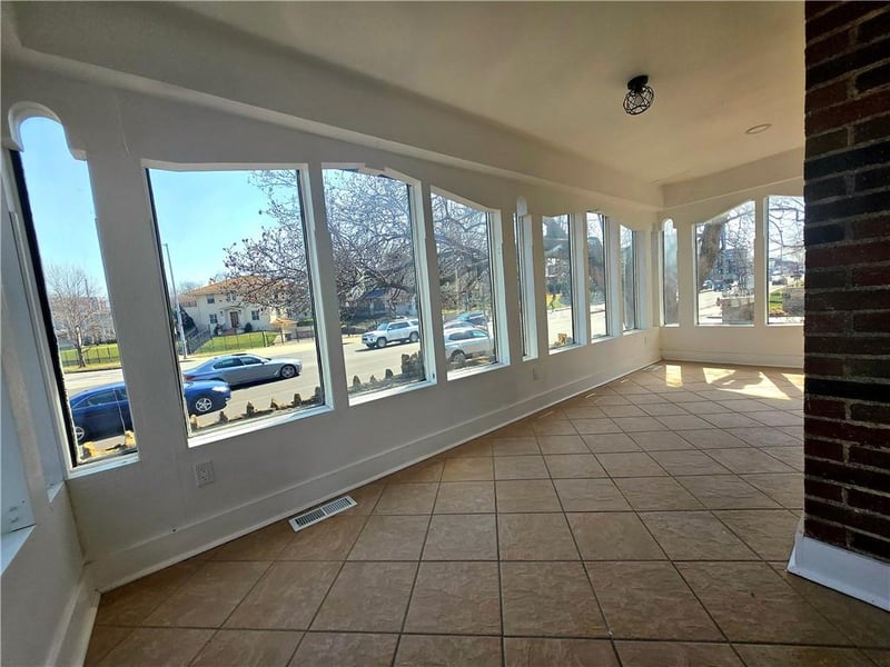 800 Valentine Rd, Kansas City, MO 64111