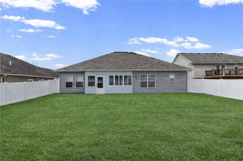 607 Oakmont Dr, Warrensburg, MO 64093