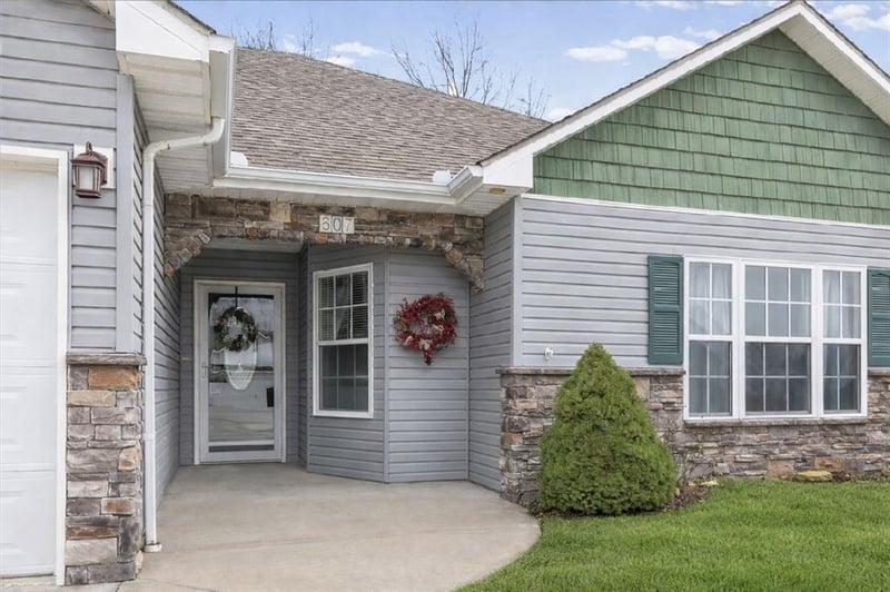 607 Oakmont Dr, Warrensburg, MO 64093