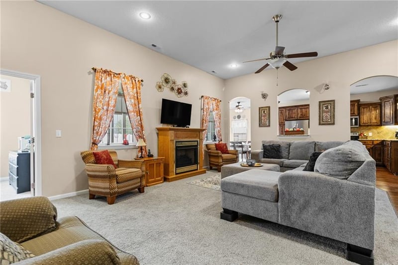 607 Oakmont Dr, Warrensburg, MO 64093