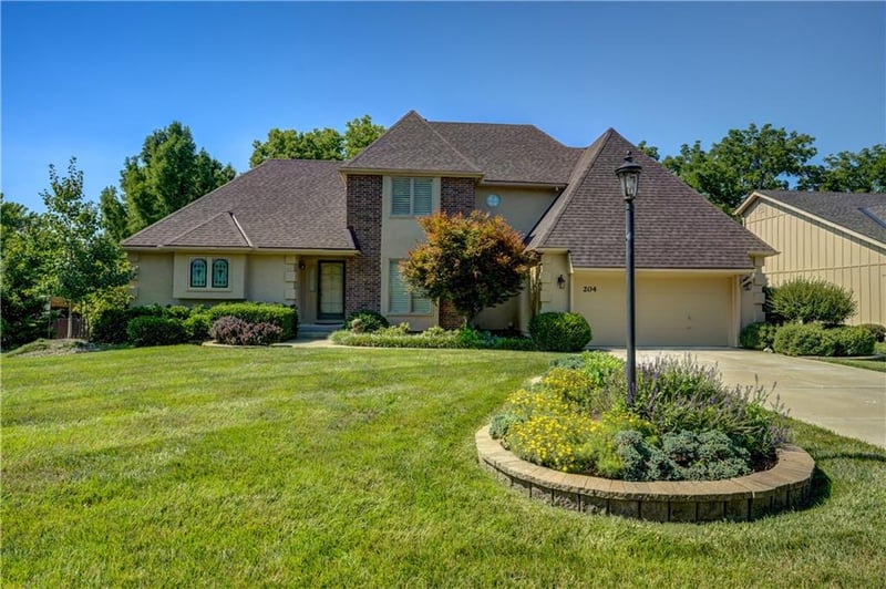 204 Chippewa Ln, Lake Winnebago, MO 64034