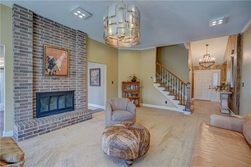 204 Chippewa Ln, Lake Winnebago, MO 64034