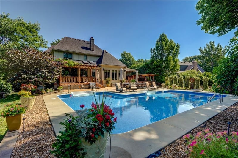 204 Chippewa Ln, Lake Winnebago, MO 64034