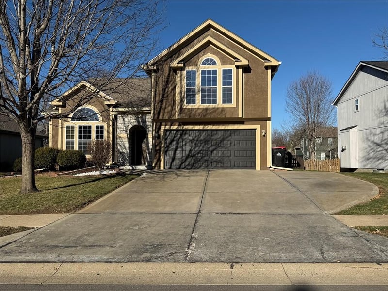 21710 62nd St, Shawnee, KS 66218