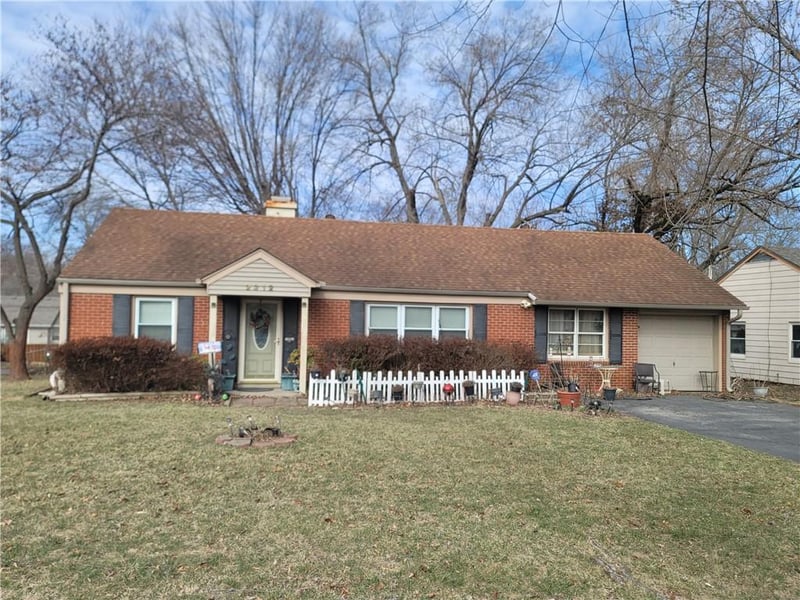 2312 78th St, Prairie Village, KS 66208