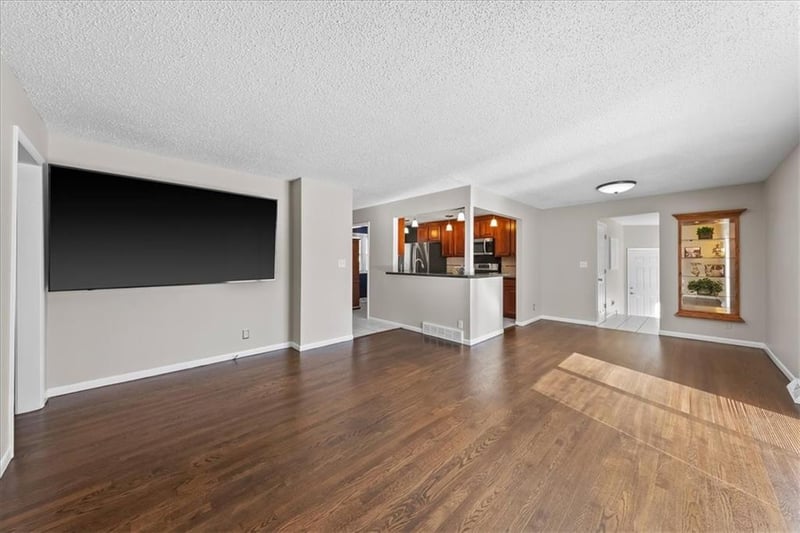 9421 Mackey St, Overland Park, KS 66212