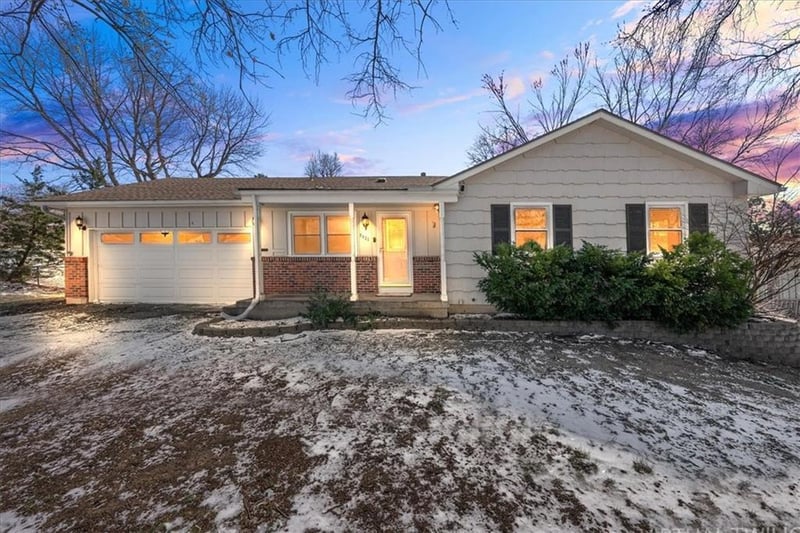 9421 Mackey St, Overland Park, KS 66212