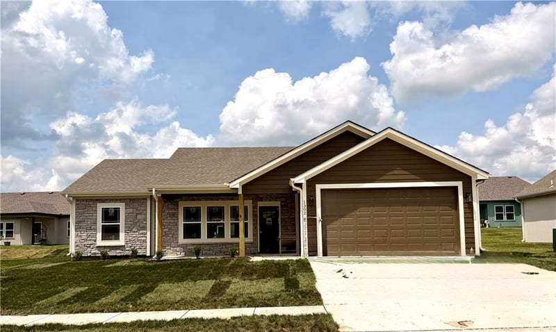 1302 Sequoia Ct, Oak Grove, MO 64075