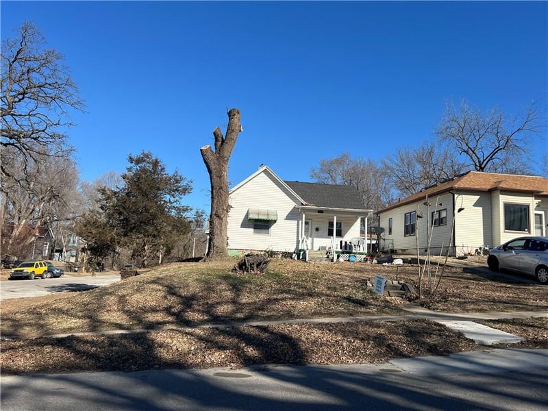 2003 Holman St, St Joseph, MO 64501