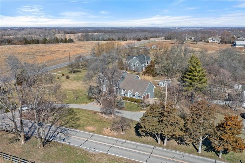 3850 W 183rd St, Stilwell, KS 66085