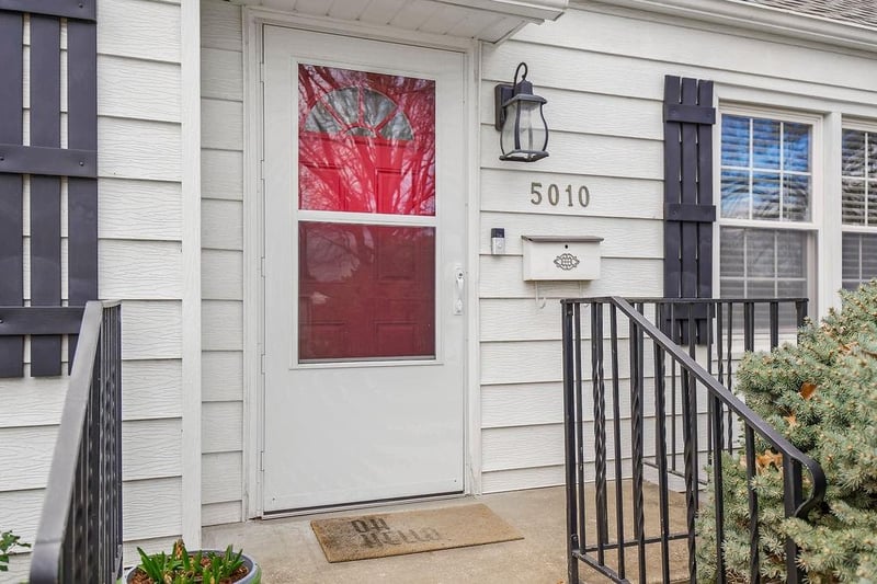 5010 Briar St, Roeland Park, KS 66205