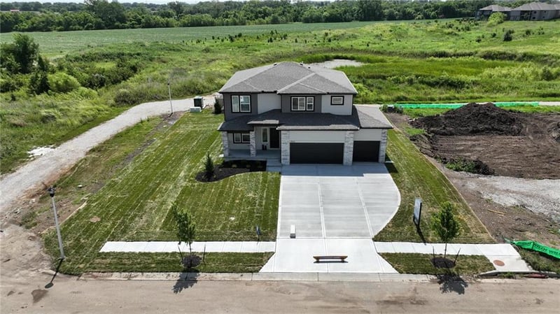 1005 Bluebird Ln, Oak Grove, MO 64075