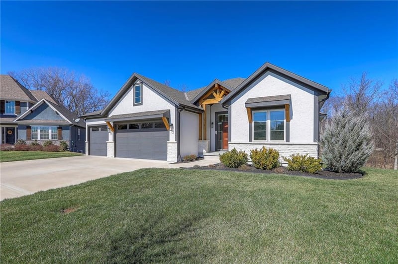 9102 11th Street Ct, Lee's Summit, MO 64064